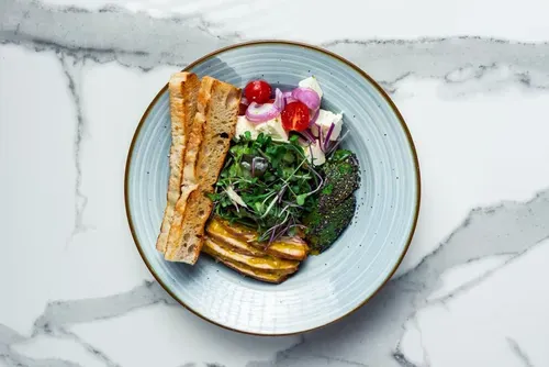 Salata cu pastrama de curcan